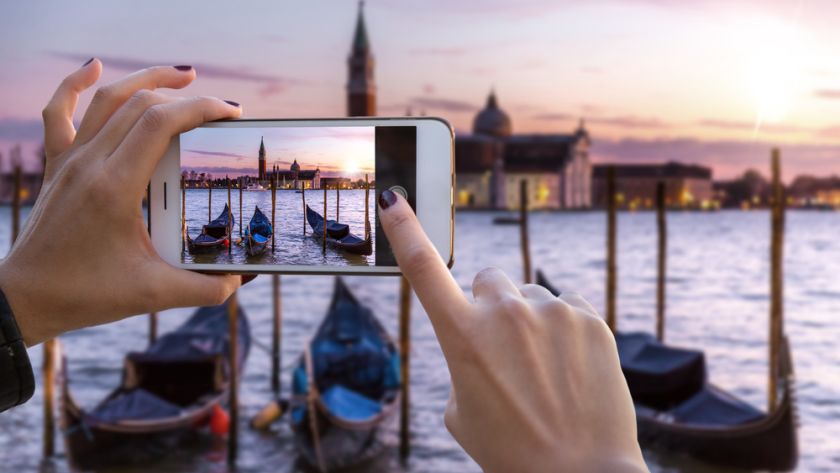 will-airbnbs-foray-into-photography-services-succeed-or-fizzle-out