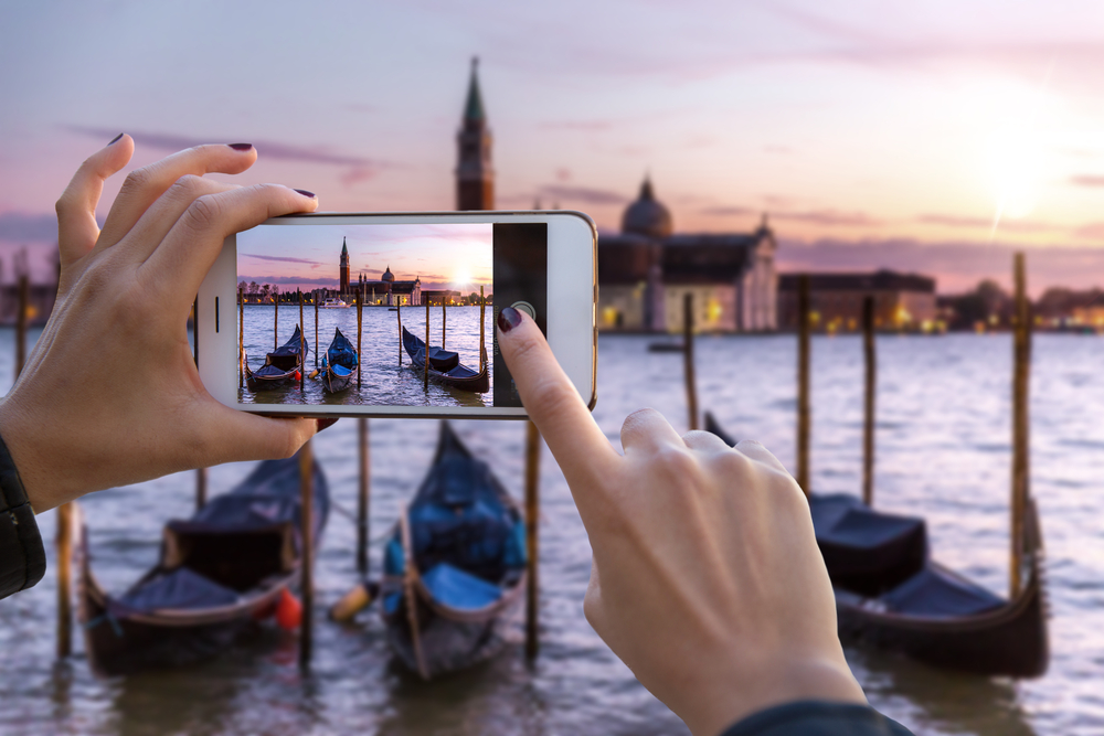 will-airbnbs-foray-into-photography-services-succeed-or-fizzle-out